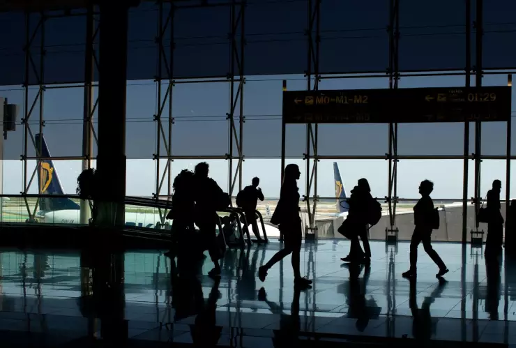 Niño abandonado en Aeropuerto de Barcelona caso viral Tik Tok.jpg