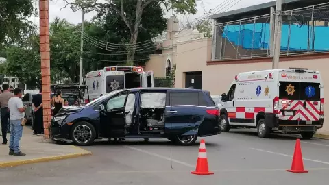 Por volarse en ALTO, conductor causa aparatoso accidente en la García Ginerés: SEIS personas heridas, incluido un BEBÉ