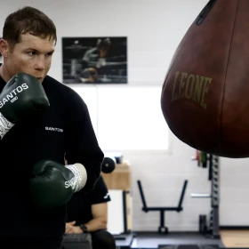 Más allá del boxeo, Canelo Álvarez tiene varias empresas que le han ayudado a forjar una enorme fortuna.