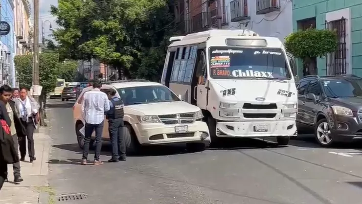 Choque contra ruta 18 dejó caos en el centro de Puebla hoy: así pasó