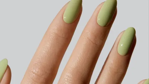 Uñas tono verde