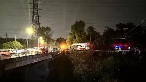 Mueren cinco estudiantes al caer en canal de aguas negras en Cuautitlán Izcalli, Edomex