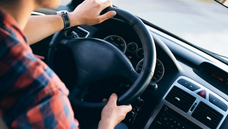 ¿Cuáles son los requisitos para tramitar el permiso para circular sin placas?