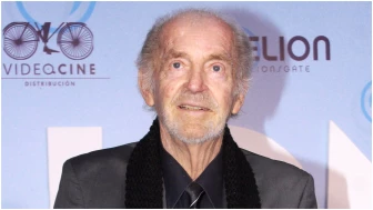 Fernando Luján, fallecido el 11 de enero de 2019, mostró a través de su personaje, la imagen del hombre machista, egocéntrico y vanidoso. En la calle padeció los insultos de la audiencia, que se tomó muy en serio su papel.