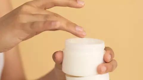 La baba de caracol está disponible en esencia y en crema hidratante