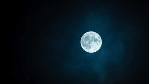 La Luna se alineará con tres planetas, cuándo y cómo verlo