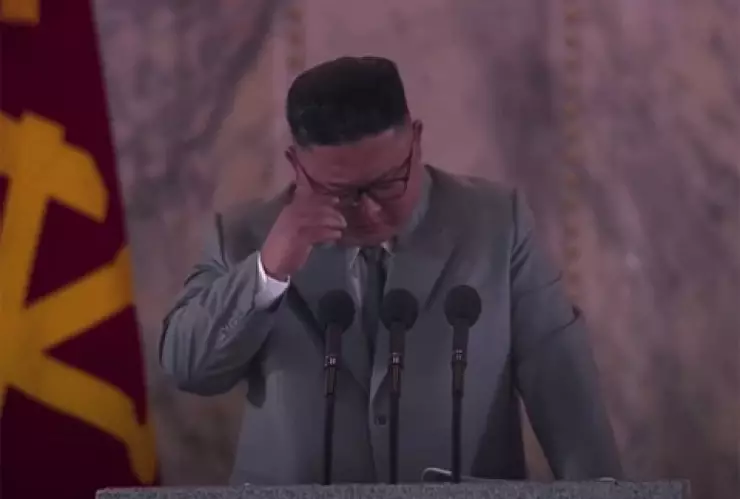 Kim Jong-Un rompe en llanto
