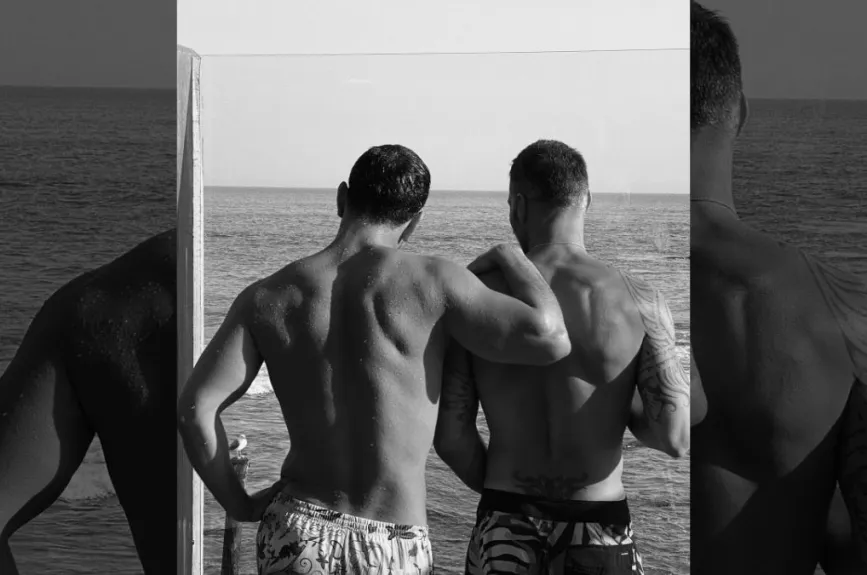 Ricky Martin y su pareja blanco y negro.jpg