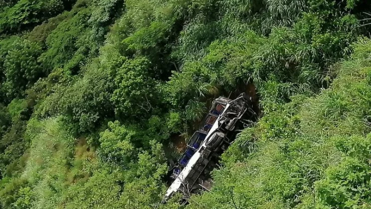 Varios lesionados por volcadura de autobús de transporte público en Chiapas 