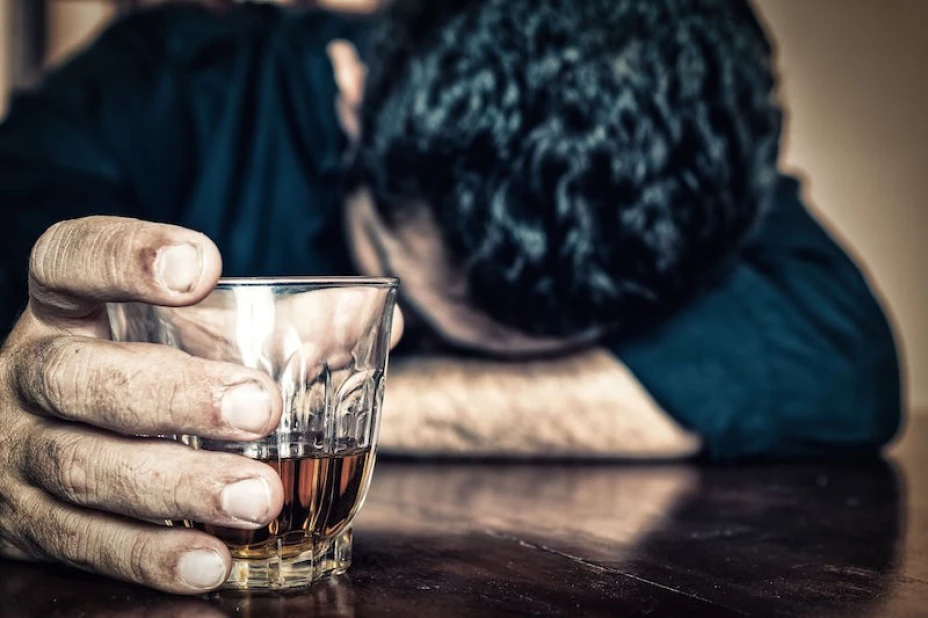Alcoholismo genera ausentismo laboral
