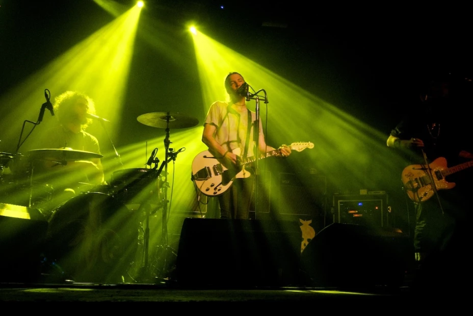 La referencia es obvia y no tiene demasiada ciencia: The Dandy Warhols debe su nombre a Andy Warhol.