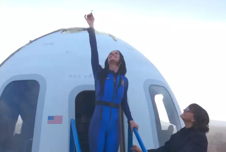 Katy Perry se convierte en la primera estrella pop en ir al espacio.