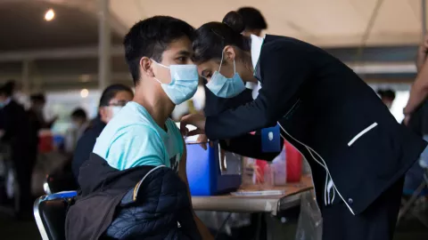 Anuncian primera y segunda dosis para mayores de 18 años en CDMX
