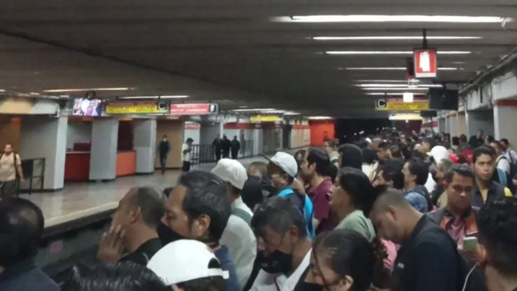 alta afluencia de usuarios en estaci&oacute;n del Metro CDMX