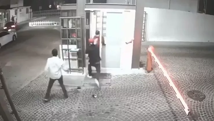 Jóvenes golpean brutalmente a un adulto mayor en Querétaro