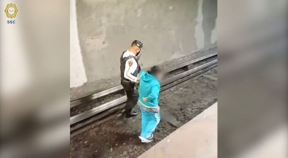metro-cdmx-mujer-cae-vías-miguel-ángel-quevedo.jpg