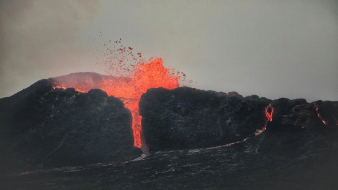 VIDEO: Volcán Reykjanes de nuevo hace erupción; ¡Islandia, en estado de emergencia!