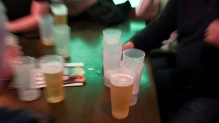 El calor ha provocado escasez de cerveza, hielo y agua embotellada 