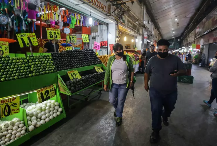 El Gobierno de la CDMX indicó que la planta paneles solares en el techo de la Central de Abastos será la más grande del mundo ubicada al interior de una ciudad.