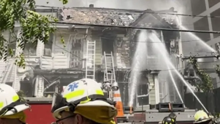 VIDEO: Así un hombre mató a familia tras provocar explosión de su casa en Queens, Nueva York