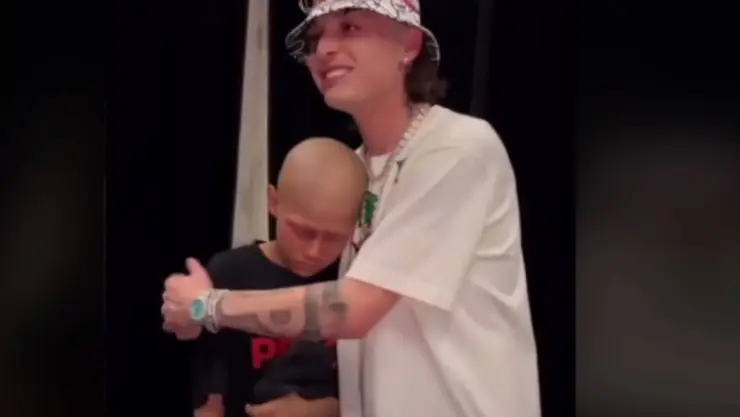 Peso Pluma y niño con cancer.