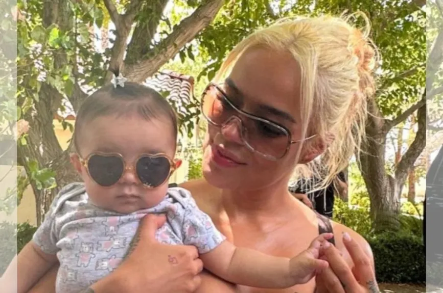 Karol G con su sobrina.jpg