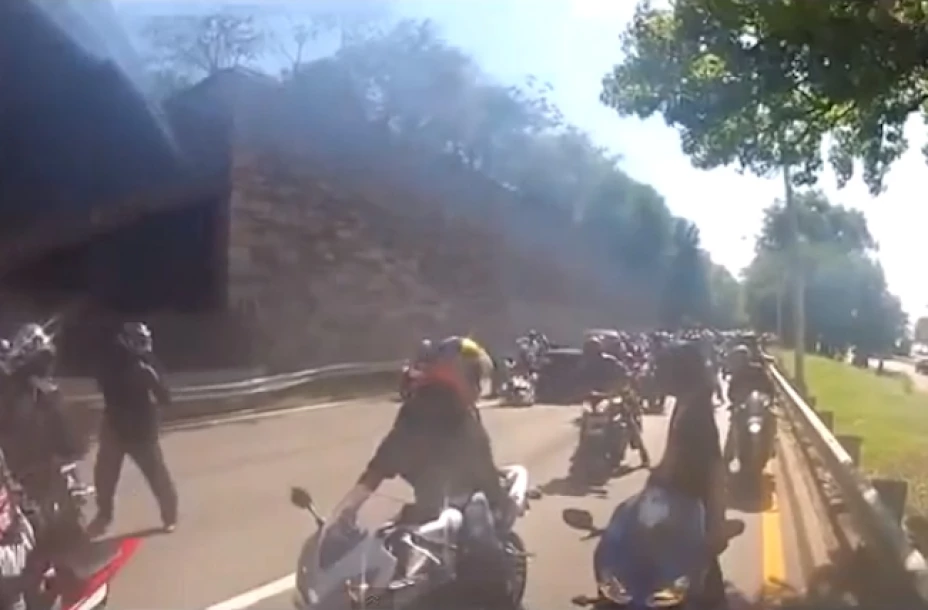 El conductor golpeado se recupera en el hospital