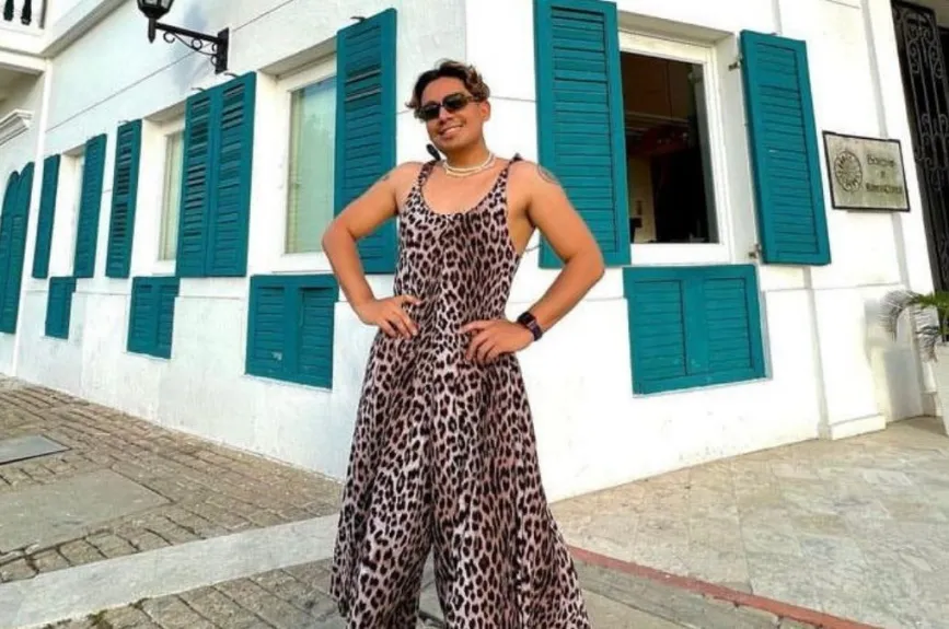 Ricardo con vestido.jpg