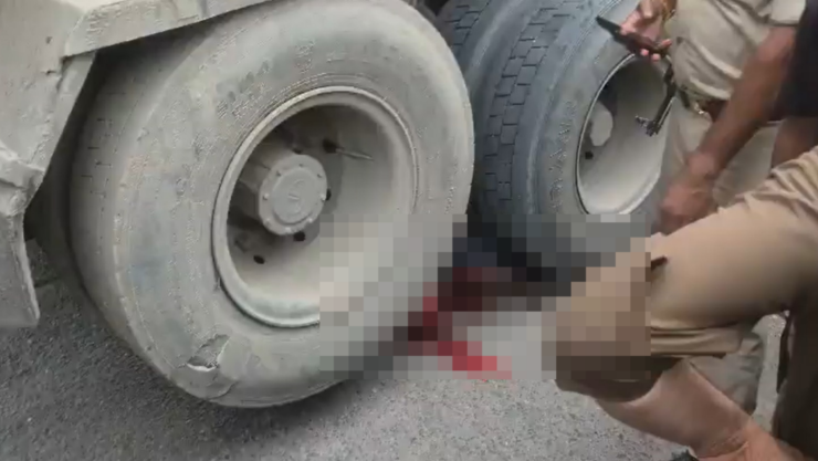 Estudiante es aplastado por camión en India