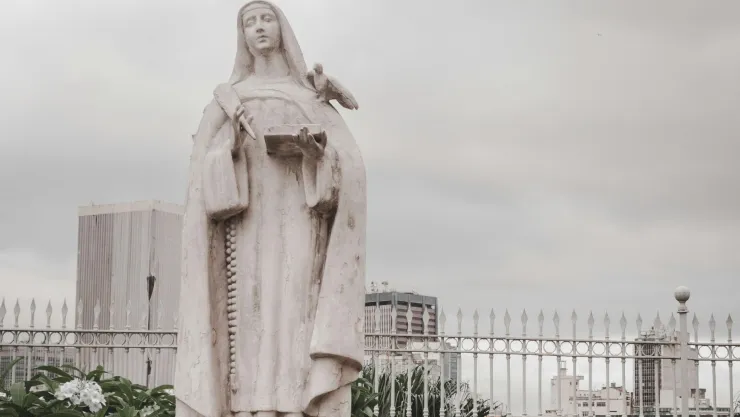 ¿Dónde y por qué se exhibe el cuerpo de Santa Teresa de Jesús?