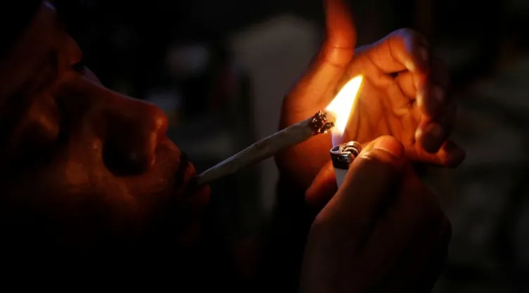 marihuana-vacuna-covid.jpg