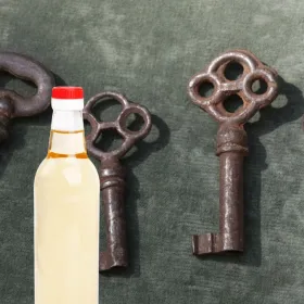 Aplicar vinagre blanco sobre las llaves: quiénes lo recomiendan y para qué sirve