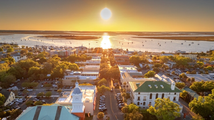 un hermoso atardecer en Fernandina Beach.