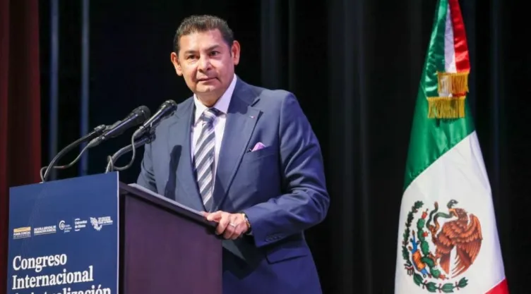 Alejandro Armenta justifica uso de helicóptero en Puebla.