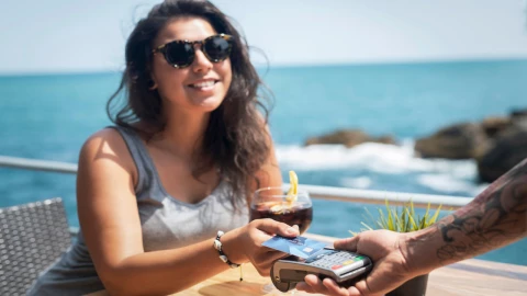 ¿Cómo se pagan los días festivos, y qué implica el pago doble que te corresponde por ley?