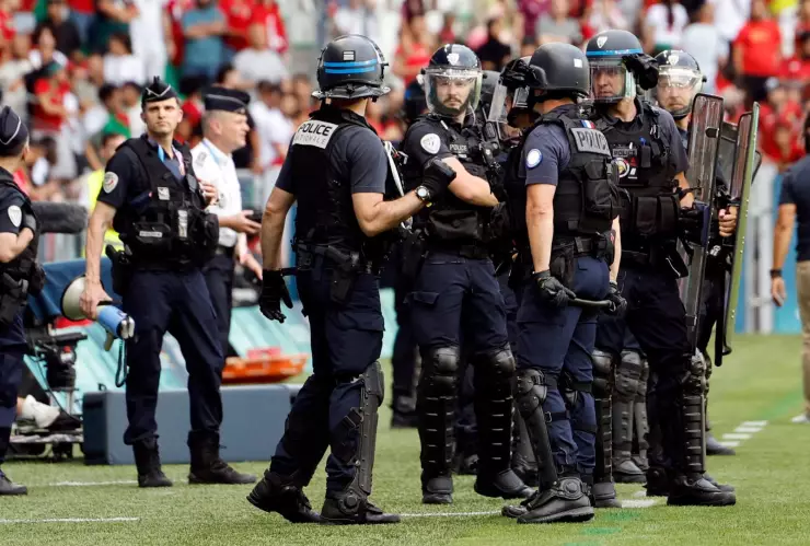 La policía tuvo que intervenir al final del partido entre Argentina vs Marruecos