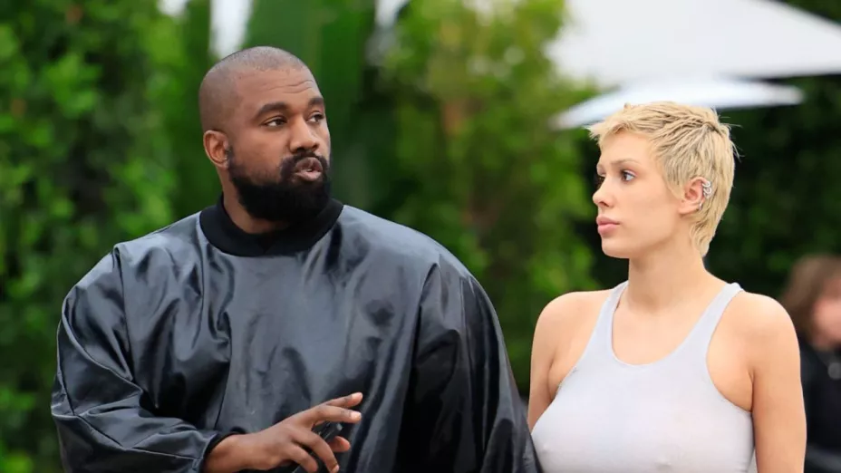 Kanye West y su esposa teniendo relaciones sexuales en Venecia