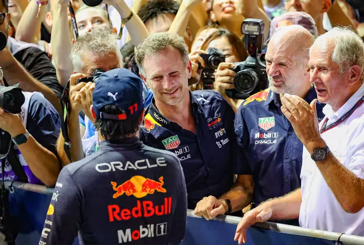 Christian Horner y Checo Pérez
