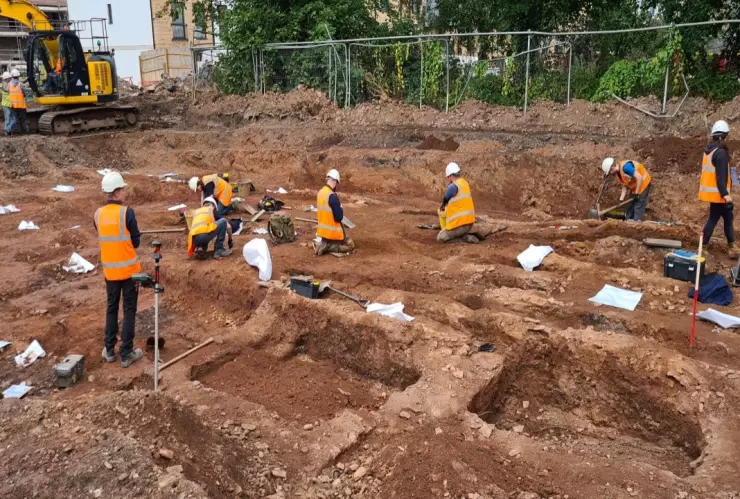 El escalofriante hallazgo de una fosa común con miles de cuerpos