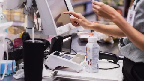 Senado aprueba la Ley Silla, el derecho al descanso durante la jornada laboral; esto debes saber.jpg
