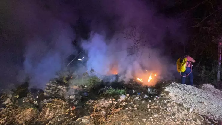 Incendio en basurero clandestino de Valladolid