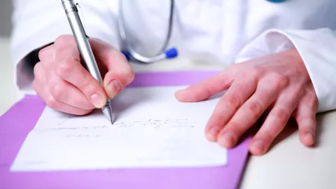 Surge una nueva Marilyn Cote, una psiquiatra que se niega a mostrar su cédula profesional