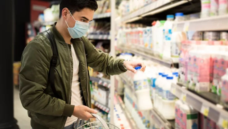 La Secretaría de Economía ordenó la prohibición inmediata de la comercialización de supuestos “queso” y “yogurt natural”