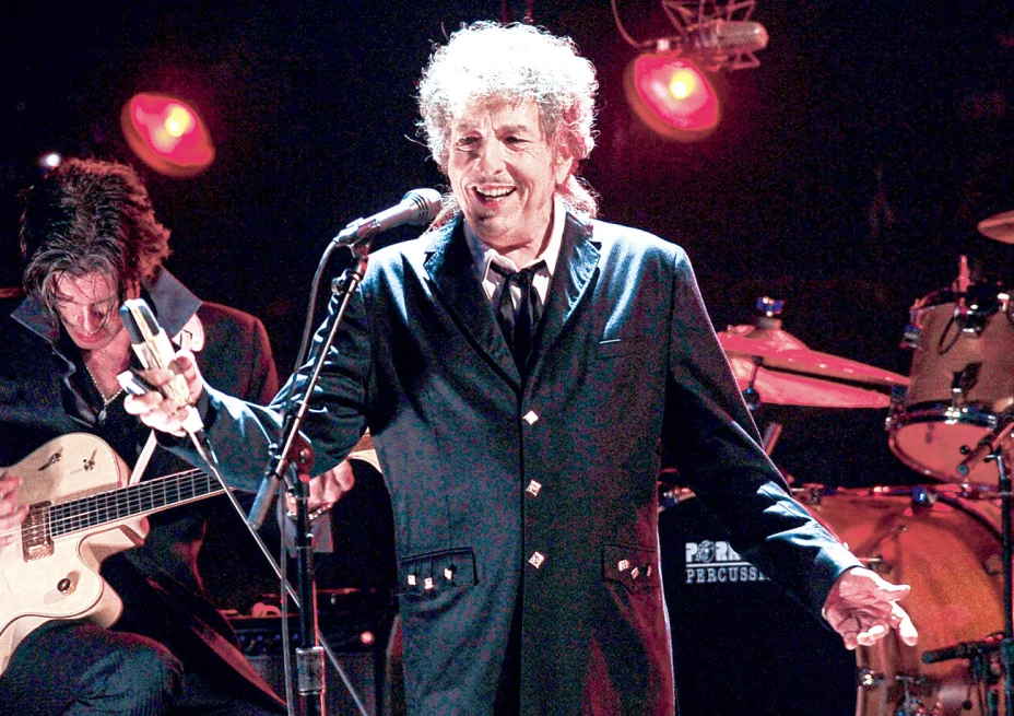 DeNota-Bob-Dylan-20342463919432-AP.jpg
