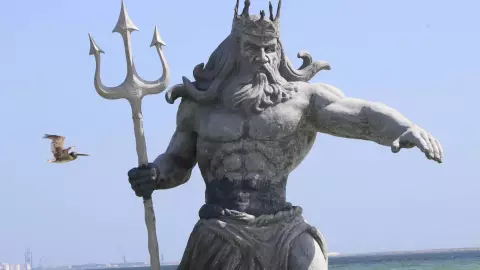 Autoridades CLAUSURAN estatua de Poseidón en Progreso; aquí la razón