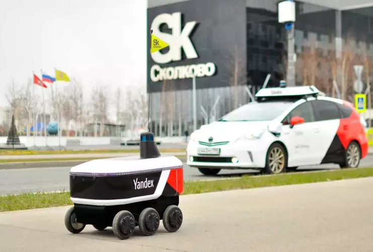 Flotilla de robots se apodera de las calles de Moscú para realizar entregas