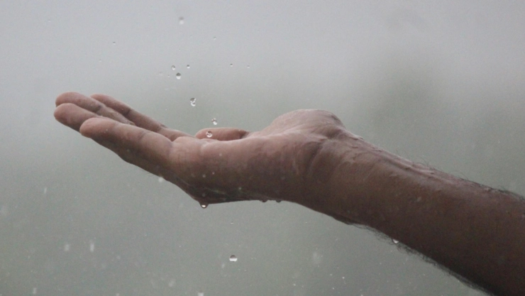 California enfrenta fuertes lluvias y riesgo de inundaciones.