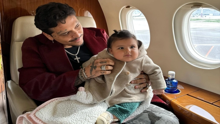 Antes de confirmar su relación con Ángela Aguilar, Christian Nodal borró las fotos de su hija y Cazzu de Instagram.