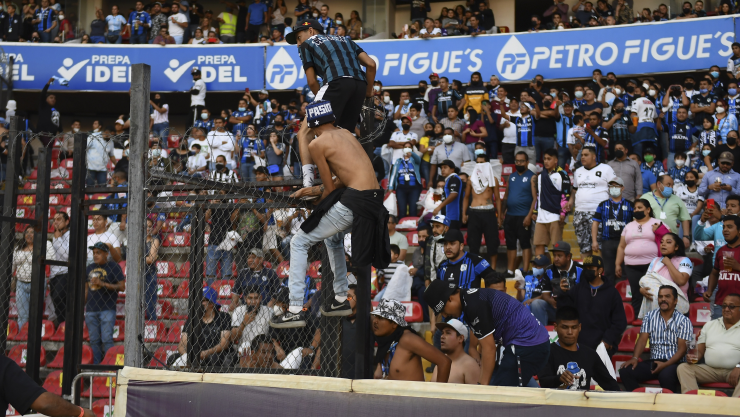 Pelea Gallos Blancos Atlas jornada 9 Liga MX