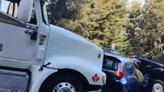 Video: Autobús de pasajeros sufre choque en autopista deja 1 muerto y 33 heridos